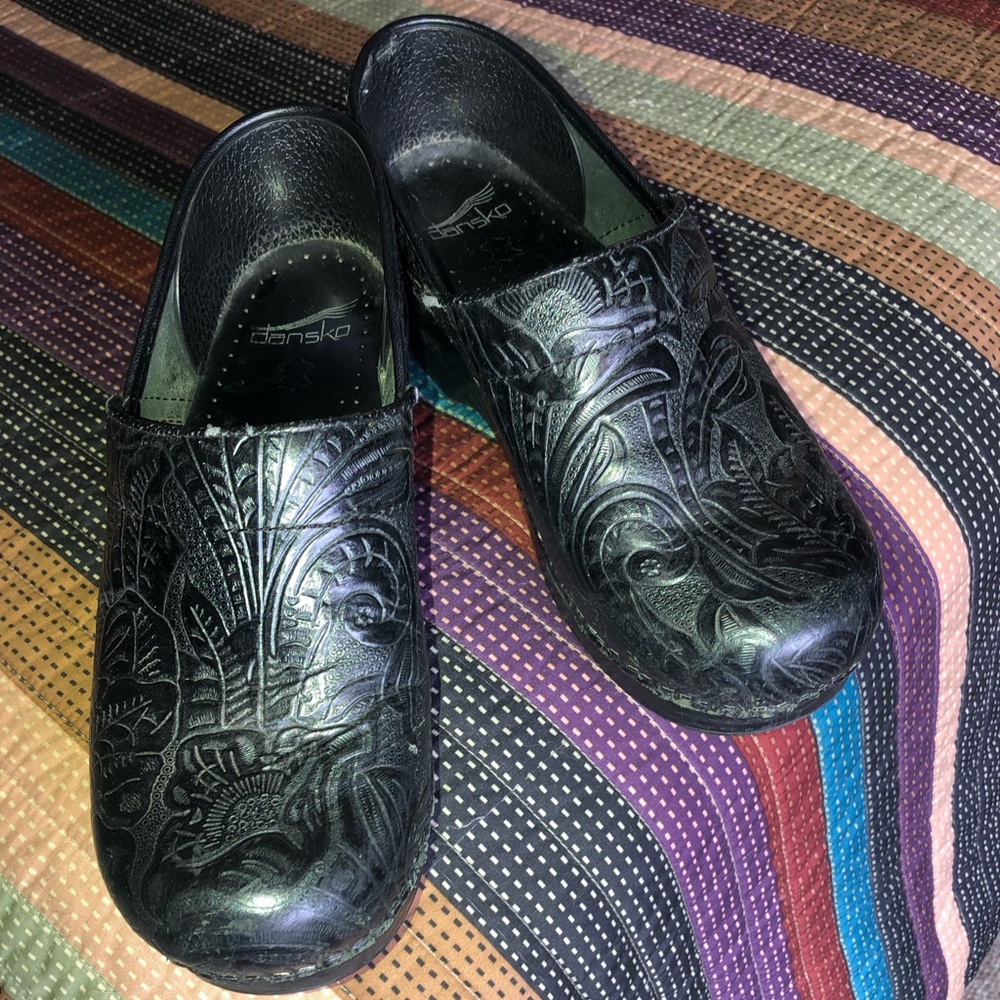Dansko clogs. Size 39,etched black leather